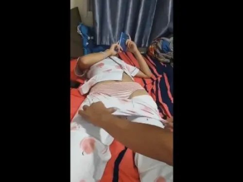 Di Pelorotin Dulu Celananya Biar Mau Ngentot